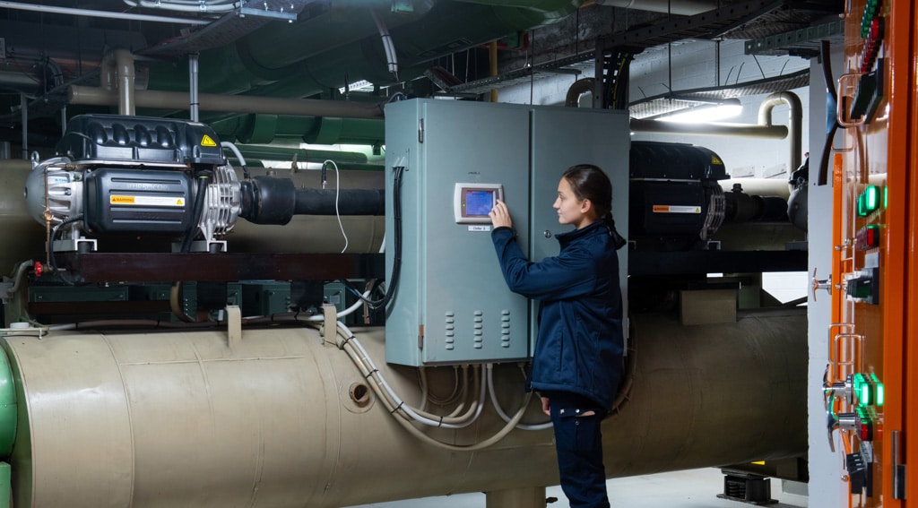 GSTEC team member at installation of 4 x Water Cooled Chillers providing 3500Kwr capacity.